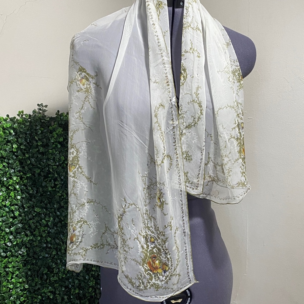 Elegant White Floral Scarf